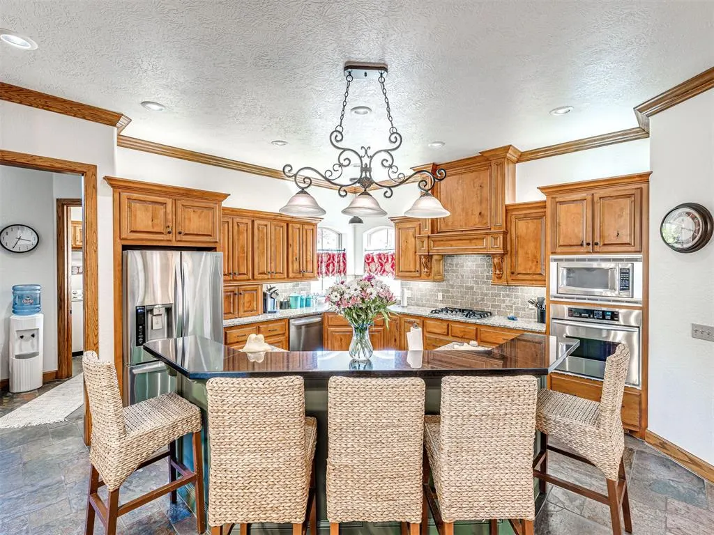 Photo 19 — 2109 Kingswood Circle, Oklahoma City, OK 73170