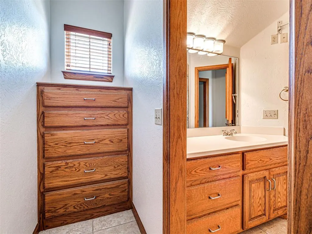 Photo 38 — 2109 Kingswood Circle, Oklahoma City, OK 73170