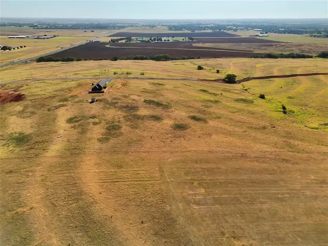 Photo 4 — 30 Lawter Road, Weatherford, OK 73096