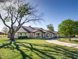 Sold home at 5 Country Club Road