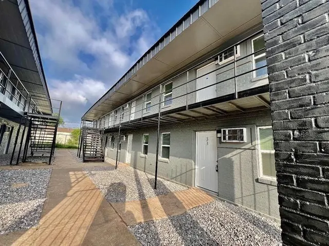 Photo 2 — 3100 S Dumas Lane, Oklahoma City, OK 73119