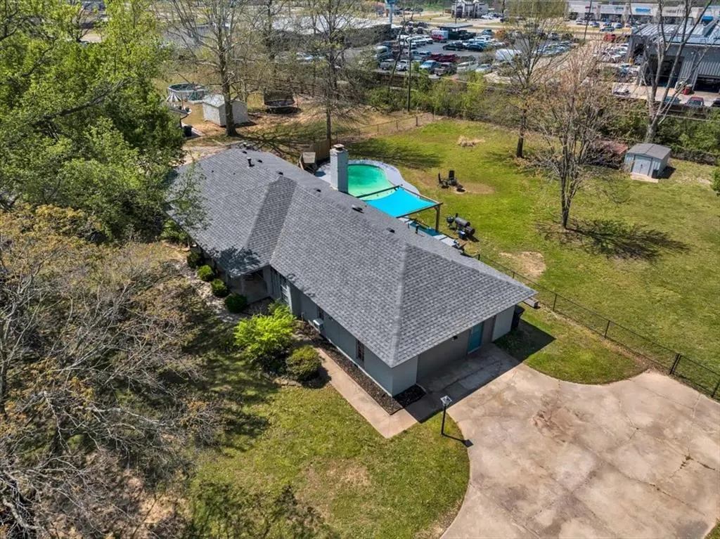 Photo 2 — 2315 Grisso Drive, Seminole, OK 74868