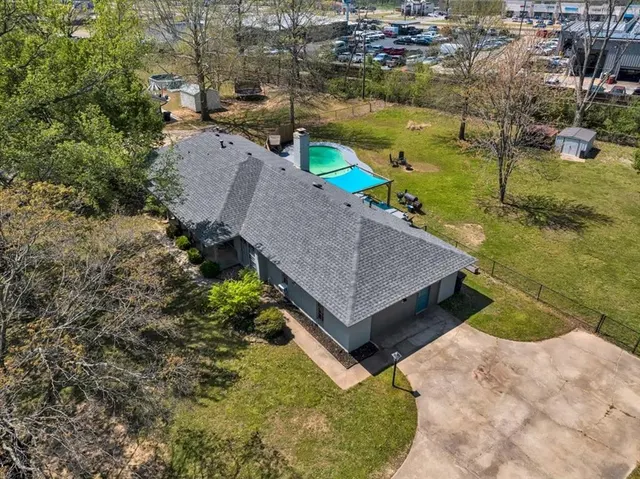 Photo 2 — 2315 Grisso Drive, Seminole, OK 74868
