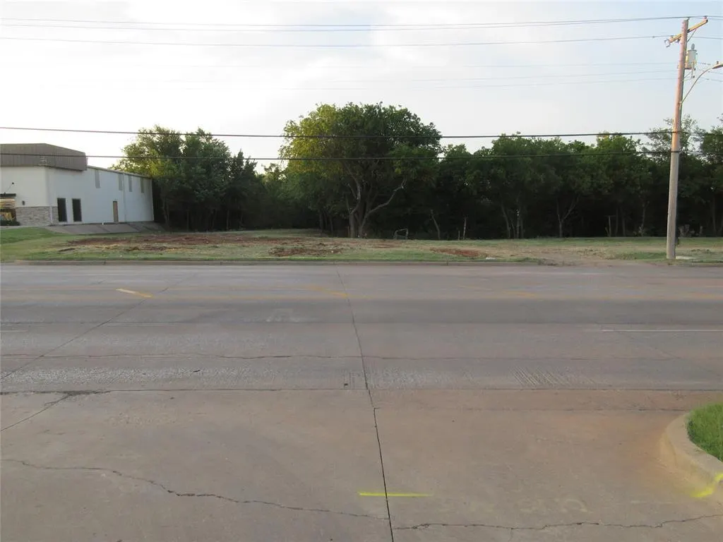 Photo 2 — 319323 SE 4th Street, Moore, OK 73160
