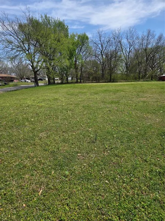 Photo 3 — E Schmid Street, Wynnewood, OK 73098