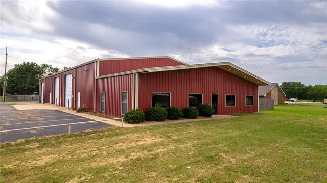 Photo 2 — 2301 S Highway 77, Pauls Valley, OK 73075