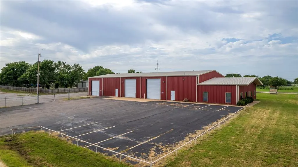 Photo 30 — 2301 S Highway 77, Pauls Valley, OK 73075