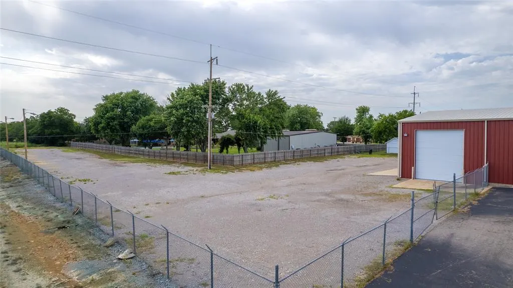 Photo 32 — 2301 S Highway 77, Pauls Valley, OK 73075