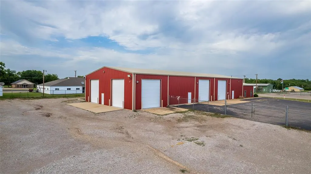 Photo 33 — 2301 S Highway 77, Pauls Valley, OK 73075
