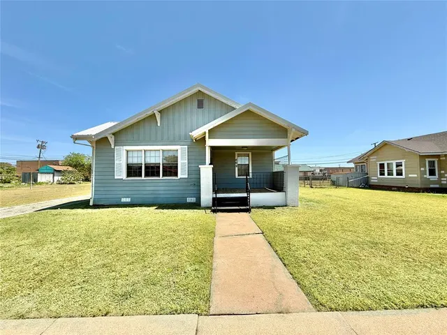 Front exterior — 408 N Lee Street, Altus, OK 73521
