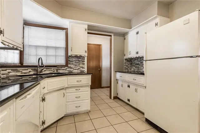 Photo 6 — 9913 Sunnymeade Place, Oklahoma City, OK 73120