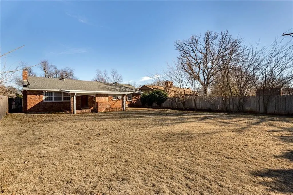 Photo 11 — 9913 Sunnymeade Place, Oklahoma City, OK 73120