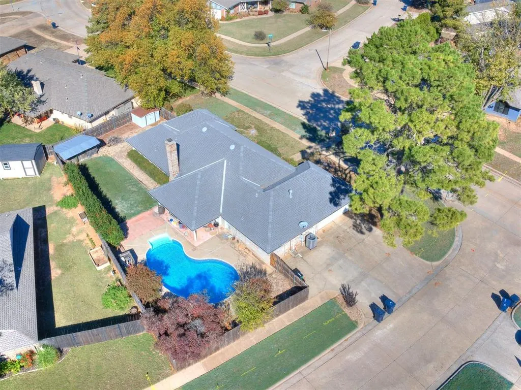 Photo 7 — 12141 Greenlawn Avenue, Oklahoma City, OK 73170