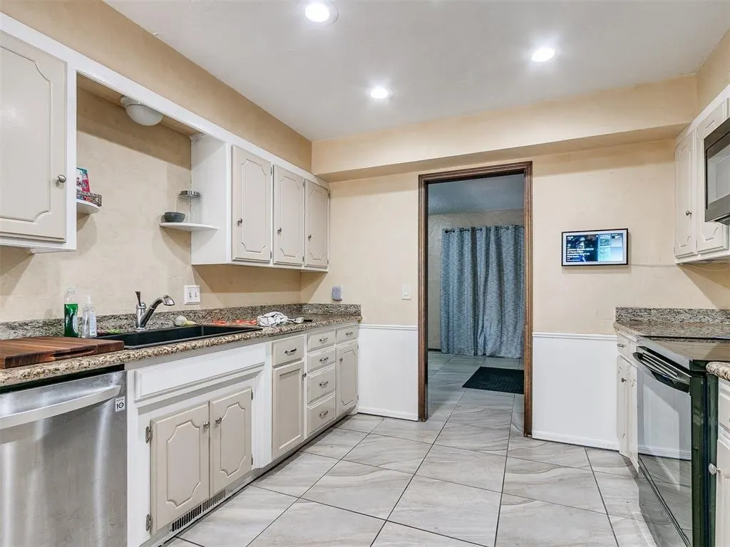 Photo 18 — 12141 Greenlawn Avenue, Oklahoma City, OK 73170
