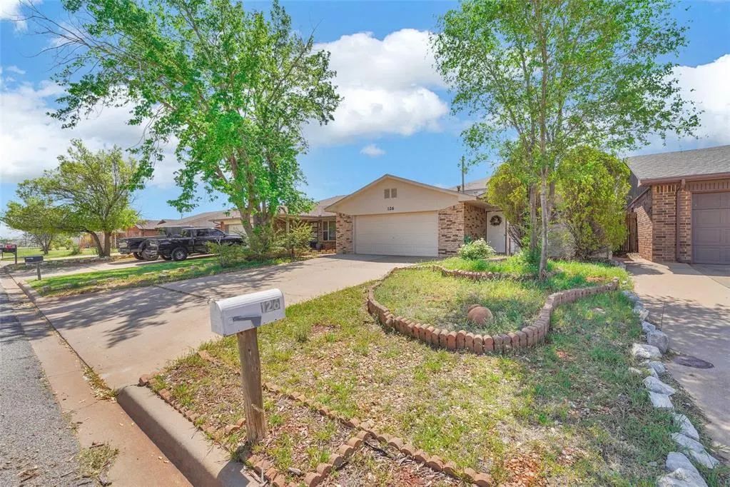 Photo 2 — 126 Blue Ridge Drive, Elk City, OK 73644