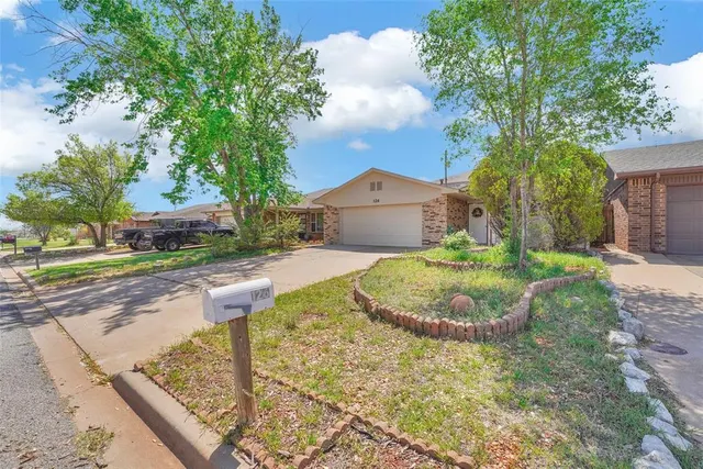 Photo 2 — 126 Blue Ridge Drive, Elk City, OK 73644