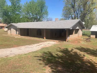 Sold home at 427 W Oak Street