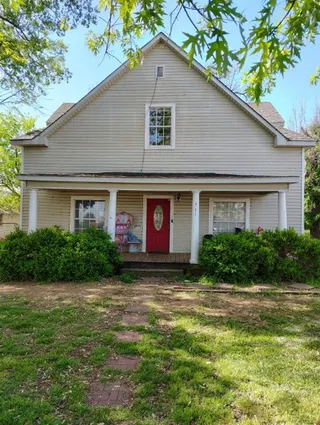 Sold home at 511 W Minnesota Avenue