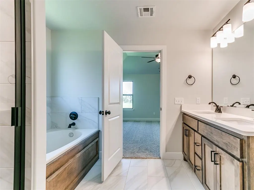 Photo 42 — 11833 NW 120th Street, Yukon, OK 73099