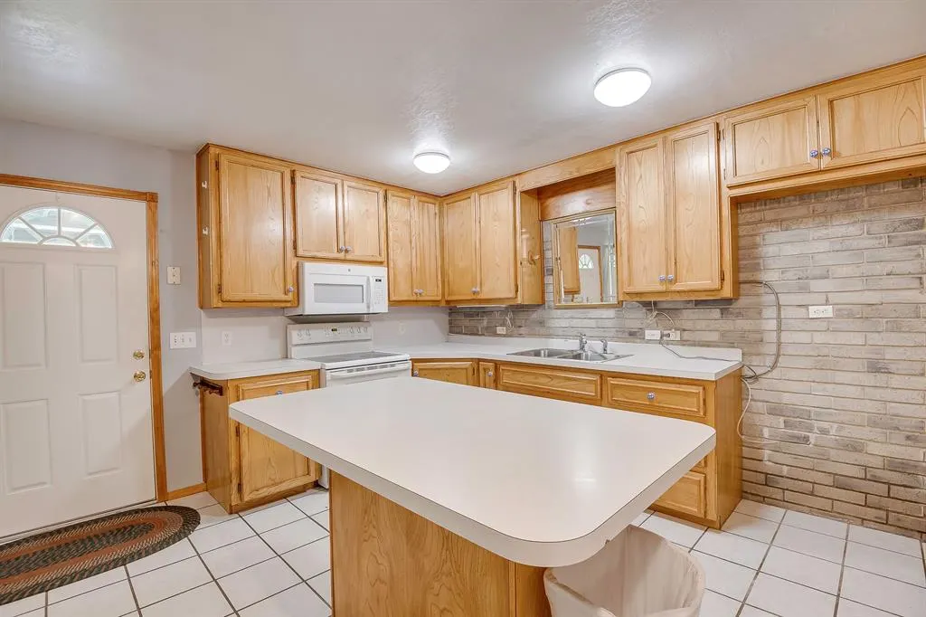 Photo 27 — 10125 NE 4th Street, Midwest City, OK 73130