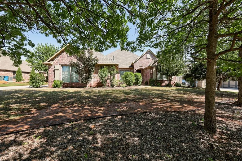 Photo 3 — 917 WB Meyer Parkway, Edmond, OK 73025