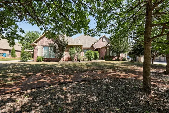 Photo 3 — 917 WB Meyer Parkway, Edmond, OK 73025