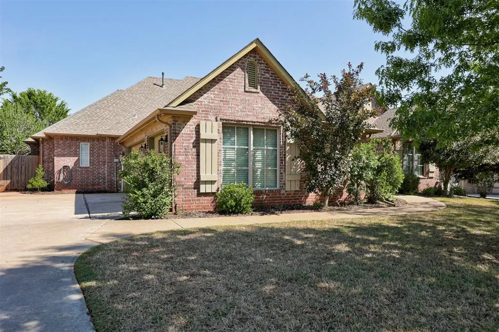 Front exterior — 917 WB Meyer Parkway, Edmond, OK 73025