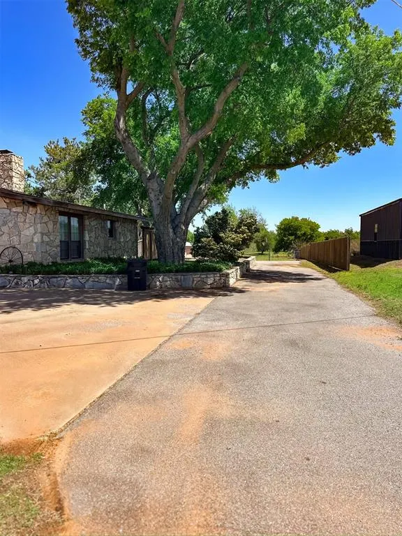 Photo 2 — 427 S Carnegie Street, Carnegie, OK 73015