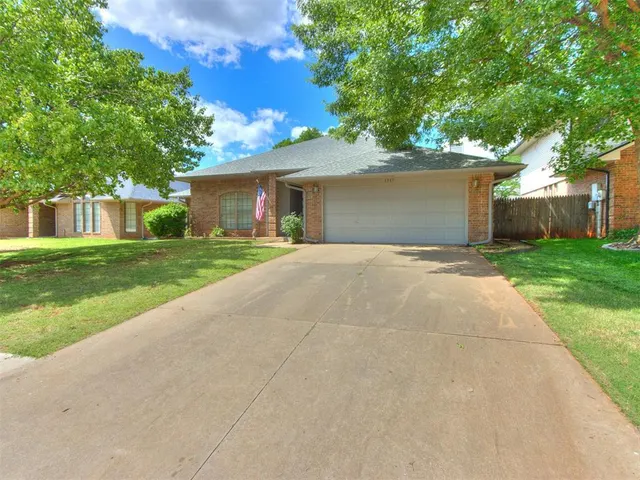 Front exterior — 1717 Park View Pl Place, Edmond, OK 73003