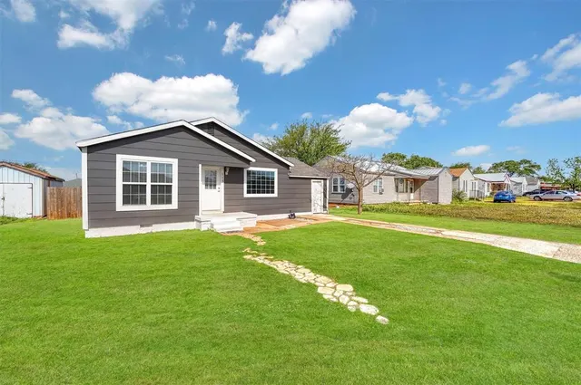 Front exterior — 113 Central Drive, Sayre, OK 73662