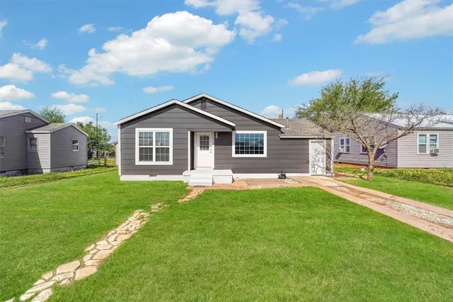 Photo 2 — 113 Central Drive, Sayre, OK 73662