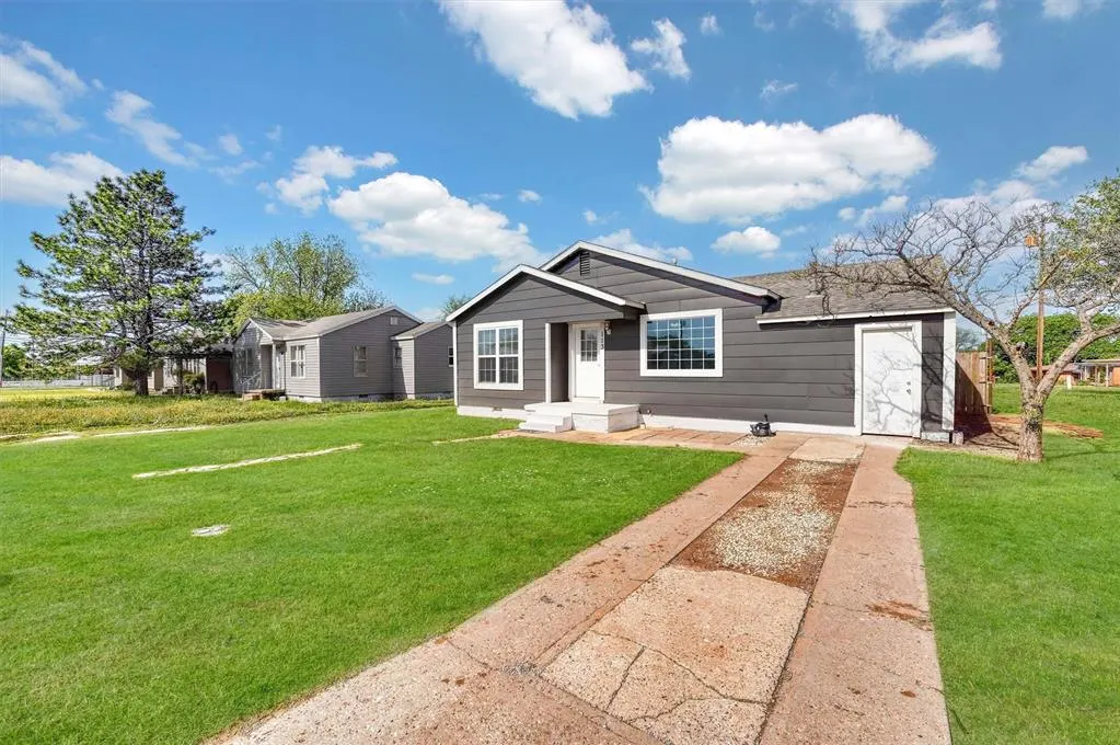 Photo 3 — 113 Central Drive, Sayre, OK 73662