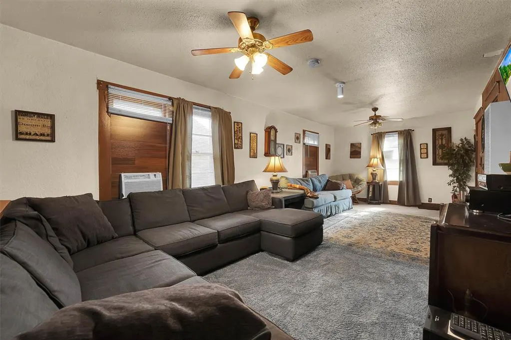 Photo 7 — 411 N 5th Street, Sayre, OK 73662