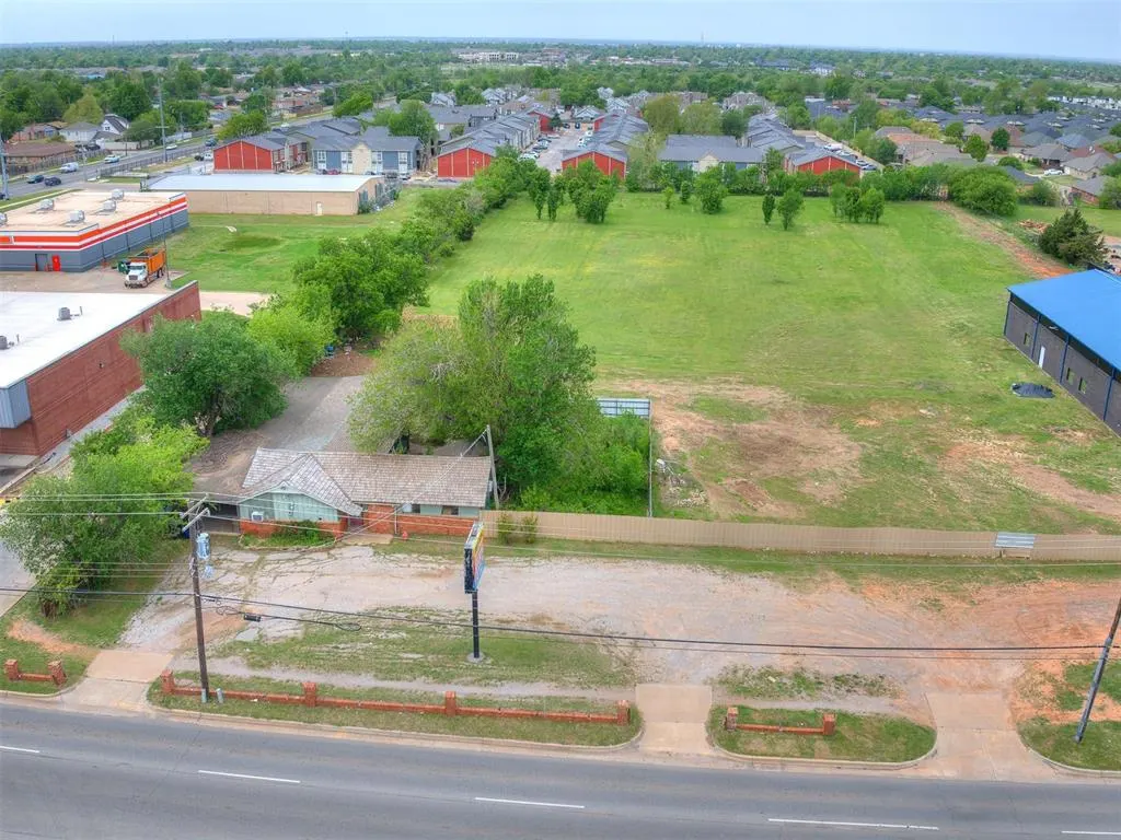 Photo 10 — 10901 N Western Avenue, Oklahoma City, OK 73114