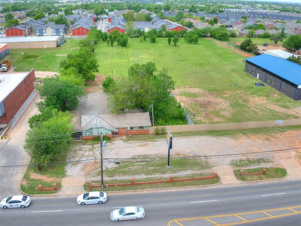 Photo 11 — 10901 N Western Avenue, Oklahoma City, OK 73114