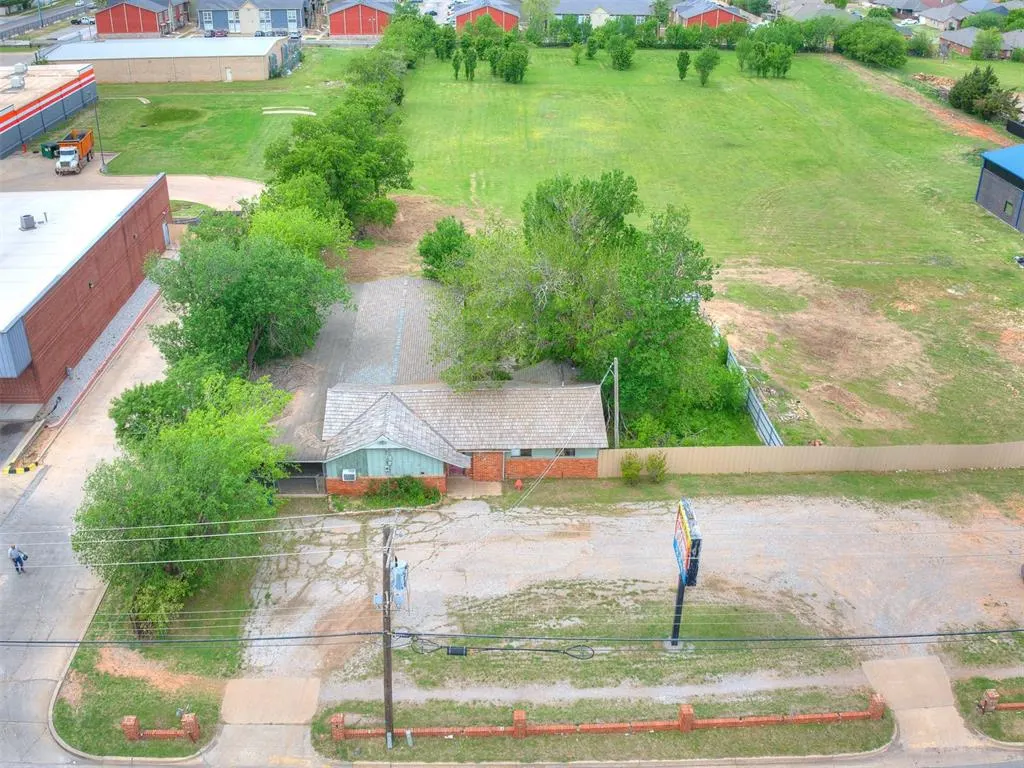 Photo 12 — 10901 N Western Avenue, Oklahoma City, OK 73114