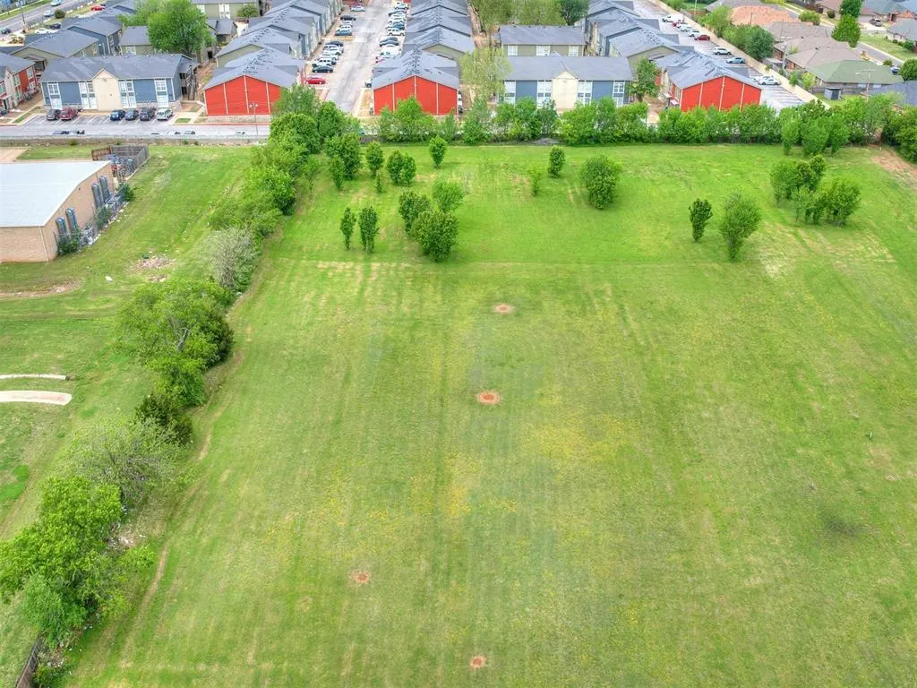 Photo 14 — 10901 N Western Avenue, Oklahoma City, OK 73114