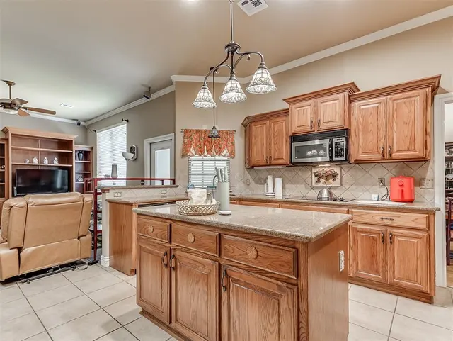 Photo 7 — 4552 Kiva Court, Oklahoma City, OK 73135