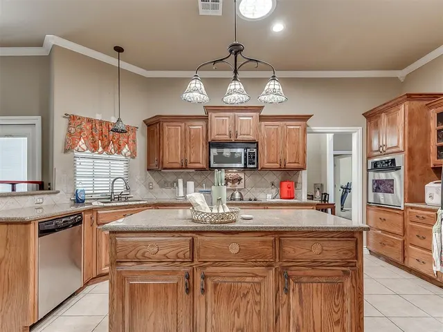 Photo 8 — 4552 Kiva Court, Oklahoma City, OK 73135