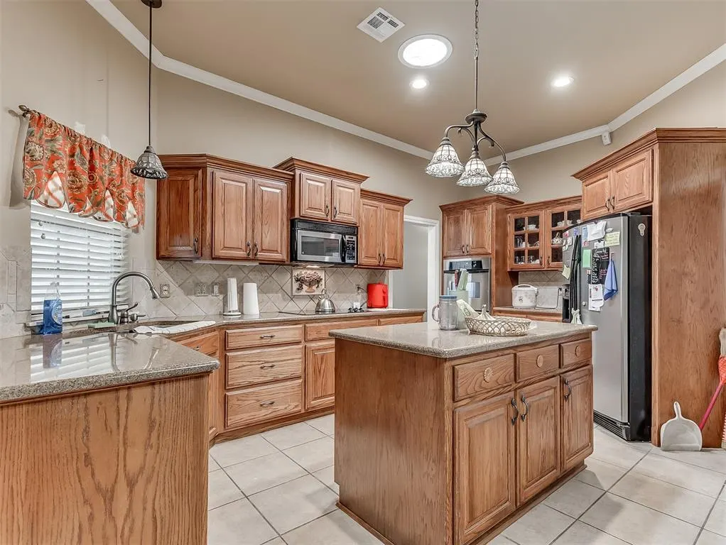 Photo 9 — 4552 Kiva Court, Oklahoma City, OK 73135