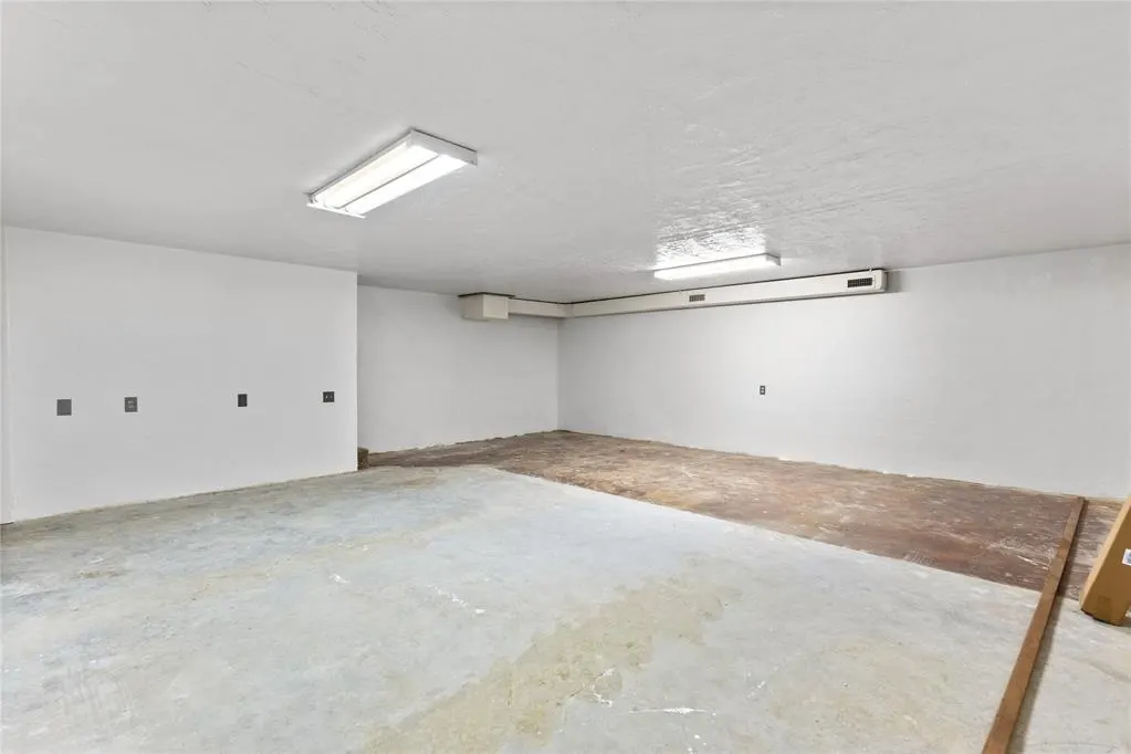 Photo 20 — 901 N Brewer Avenue, Hydro, OK 73048