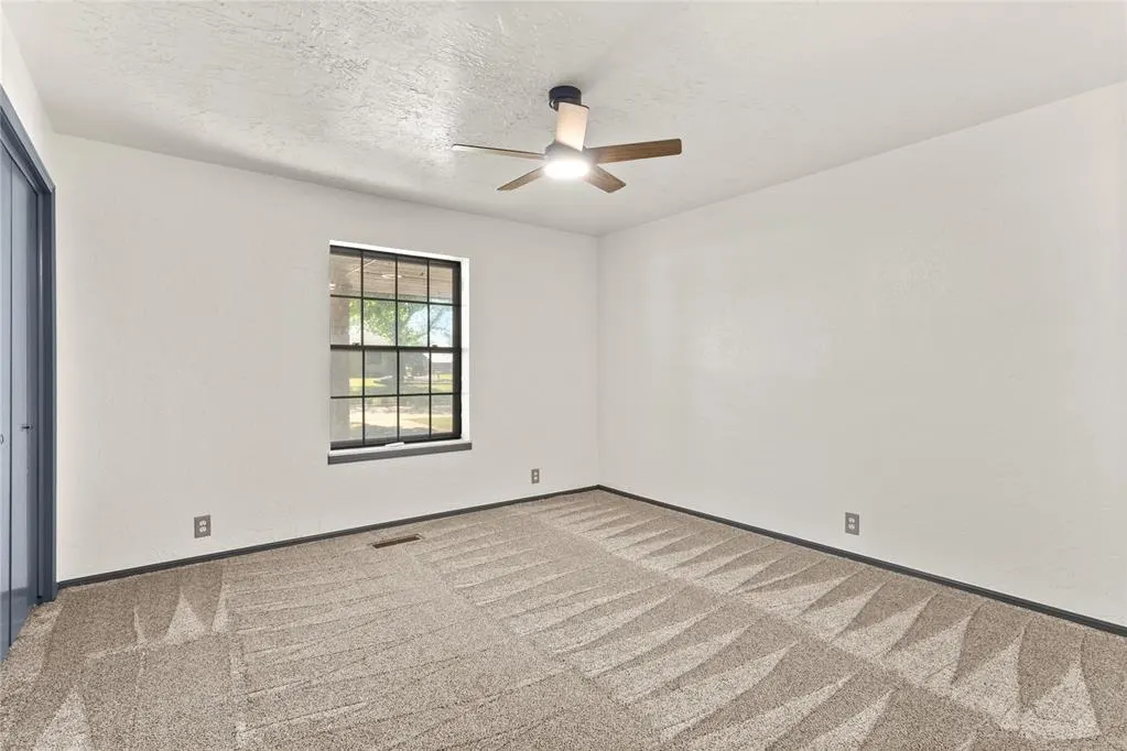 Photo 25 — 901 N Brewer Avenue, Hydro, OK 73048