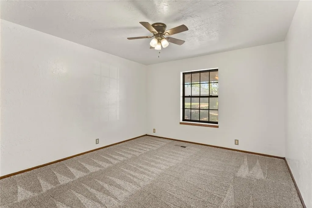 Photo 28 — 901 N Brewer Avenue, Hydro, OK 73048