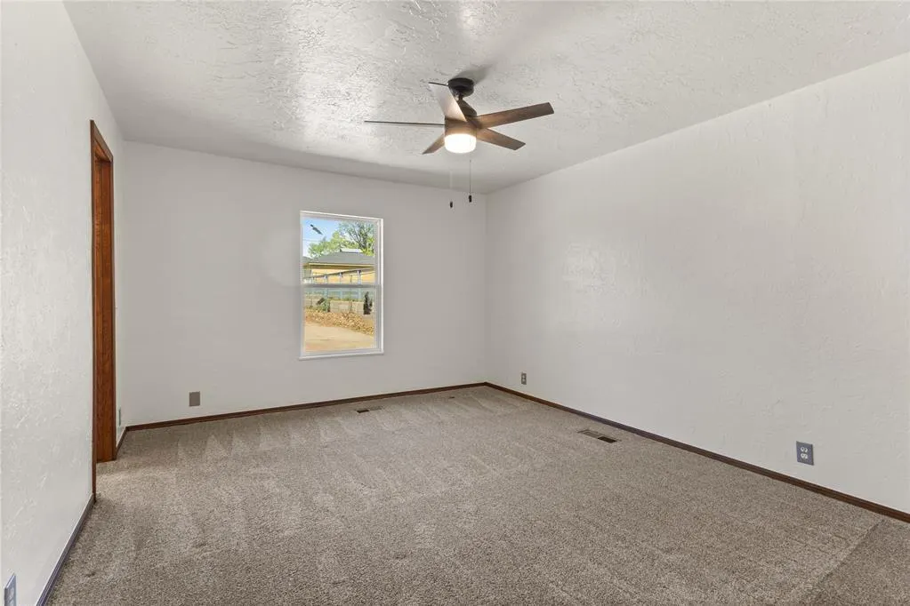 Photo 30 — 901 N Brewer Avenue, Hydro, OK 73048