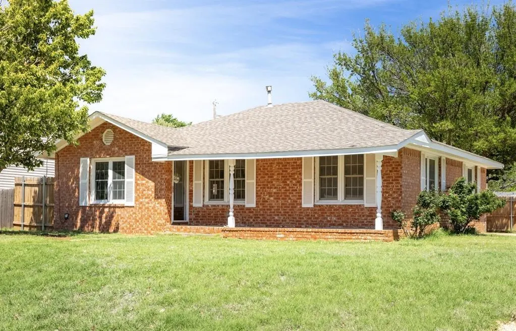 Front exterior — 1501 W 1st Street, Elk City, OK 73644