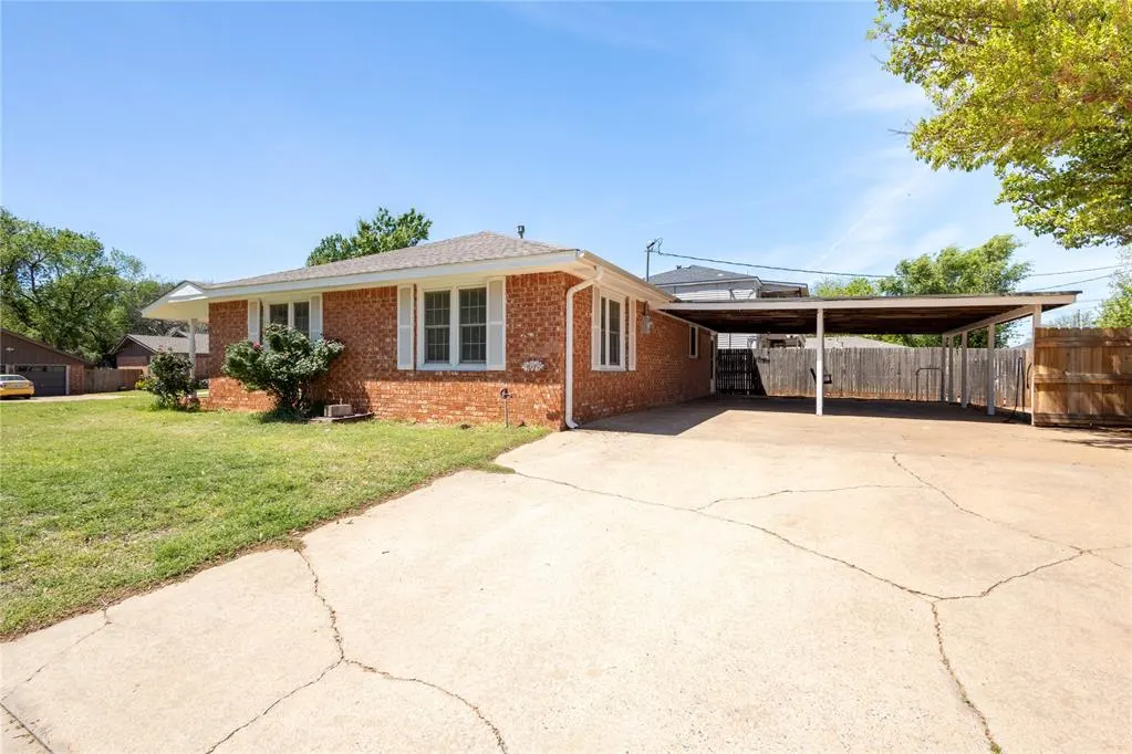 Photo 6 — 1501 W 1st Street, Elk City, OK 73644