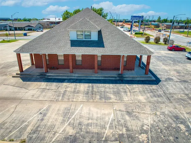 Front exterior — 504 Tower Drive, Moore, OK 73160