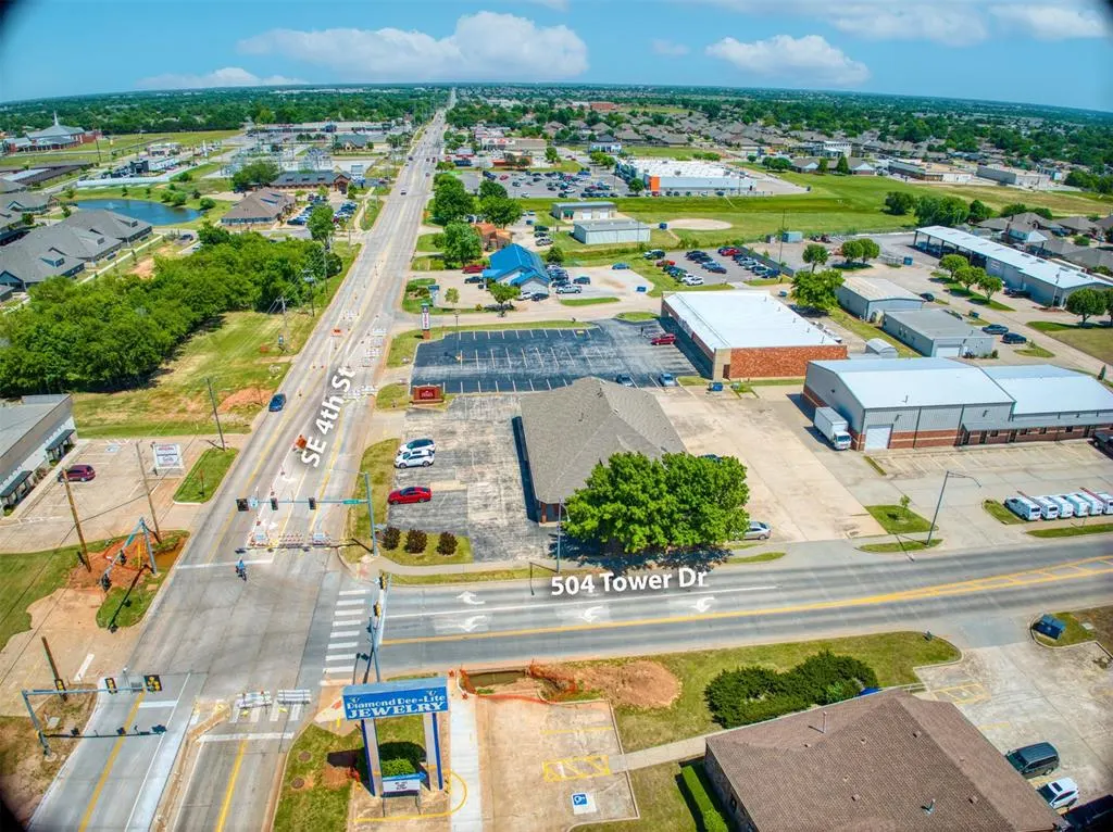 Photo 2 — 504 Tower Drive, Moore, OK 73160