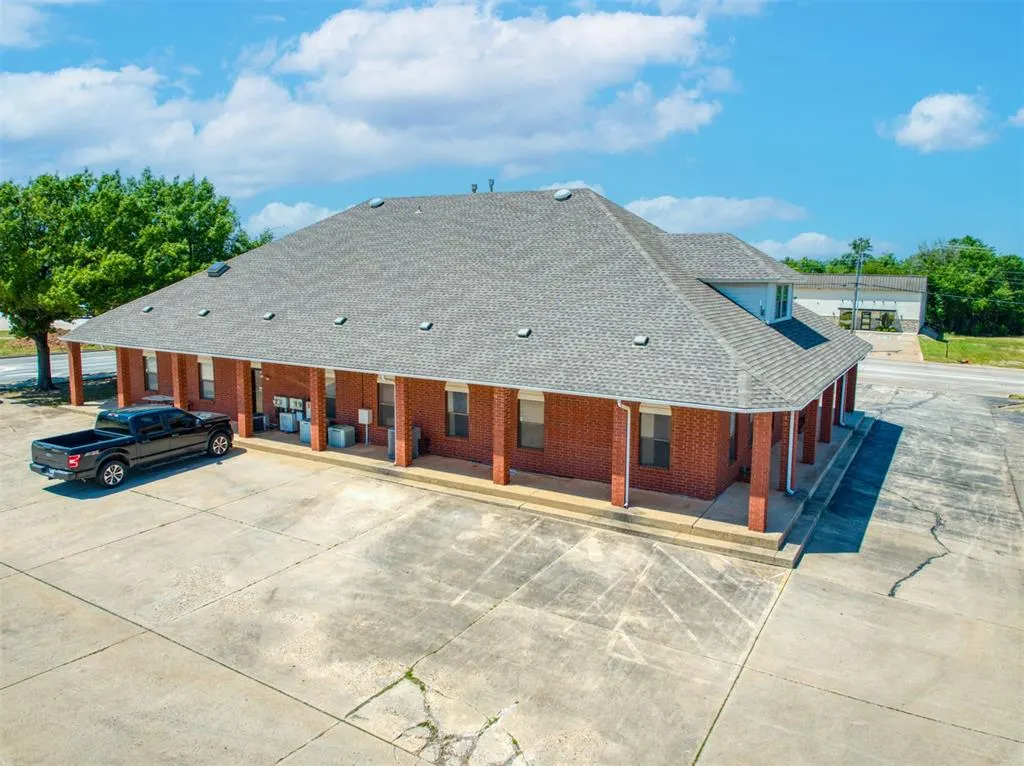 Photo 5 — 504 Tower Drive, Moore, OK 73160