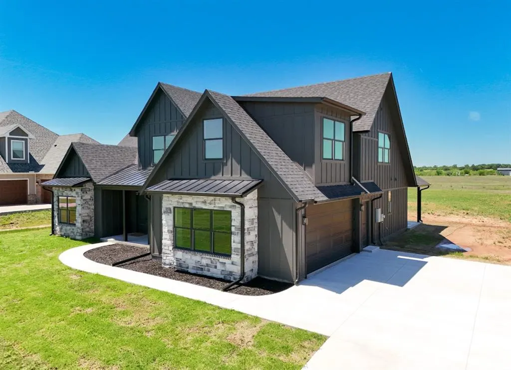 Photo 2 — 11588 Carefree Lane, Shawnee, OK 74804